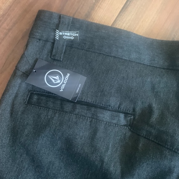 Volcom gray men’s shorts 🩳 - Picture 5 of 6